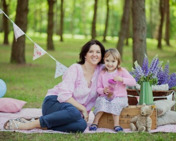 ELŽBIETA ONA 34 savaitės 2200 g - ūgtelėjusi Elžbieta Ona pozuoja kartu su mama