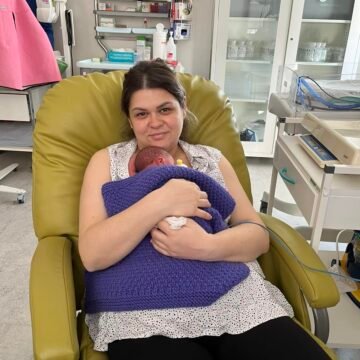 AUSTĖJA ir ADELĖ 33 savaitės 2130 g ir 1910 g - pirmosios akimirkos ligoninėje pas mamą ant krūtinės