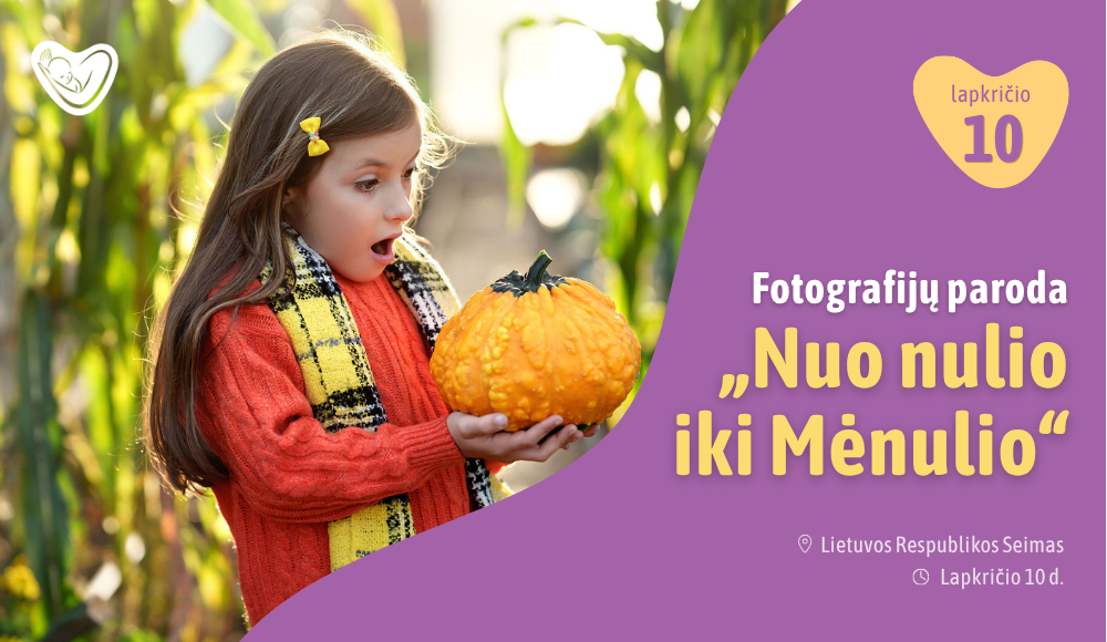 Fotografijų parodos „Nuo nulio iki Mėnulio“ lapkričio 10 d. Seime vizualas su mergaite, rankose laikančia moliūgą